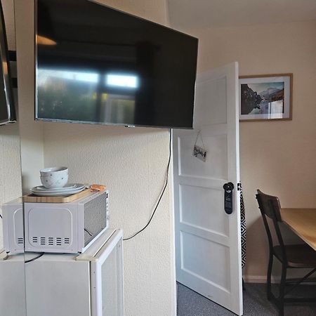 Double Bedroom Located Close To Manchester Airport Wythenshawe Bagian luar foto